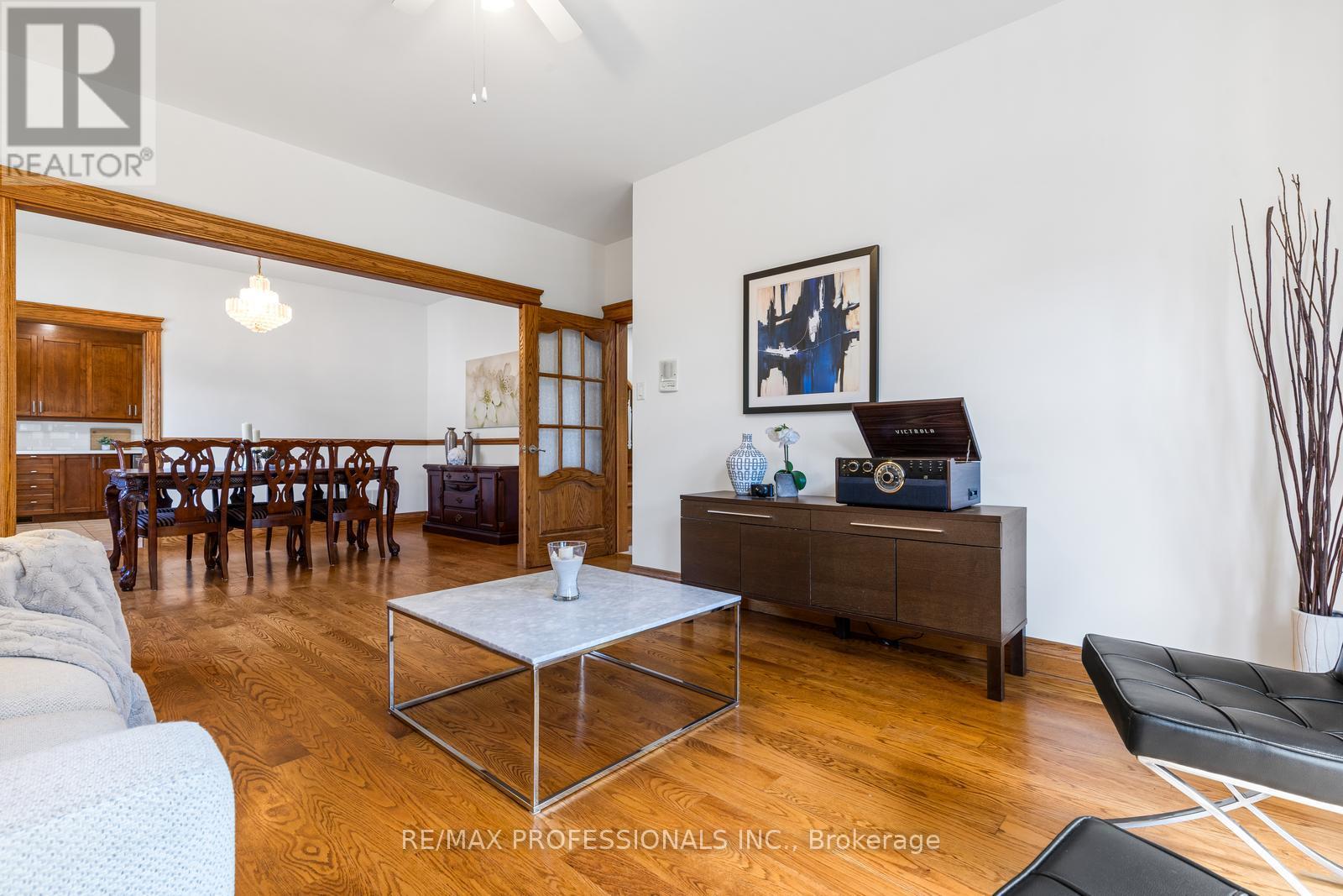 152 EVANS AVENUE - 5