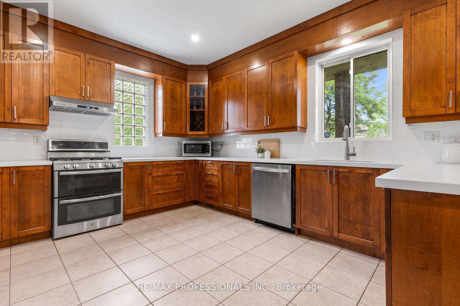 152 EVANS AVENUE - 8