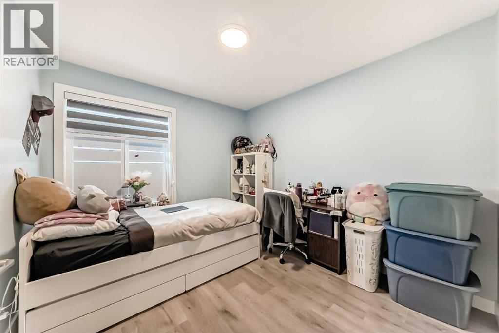 15053 37 Street SW - 26