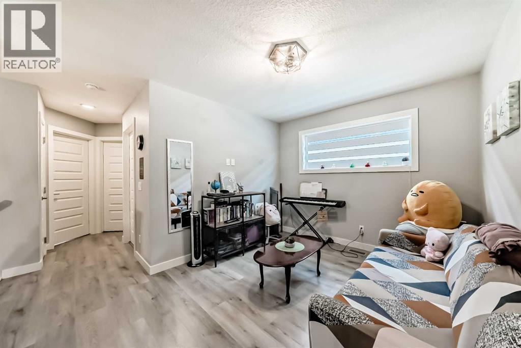 15053 37 Street SW - 32