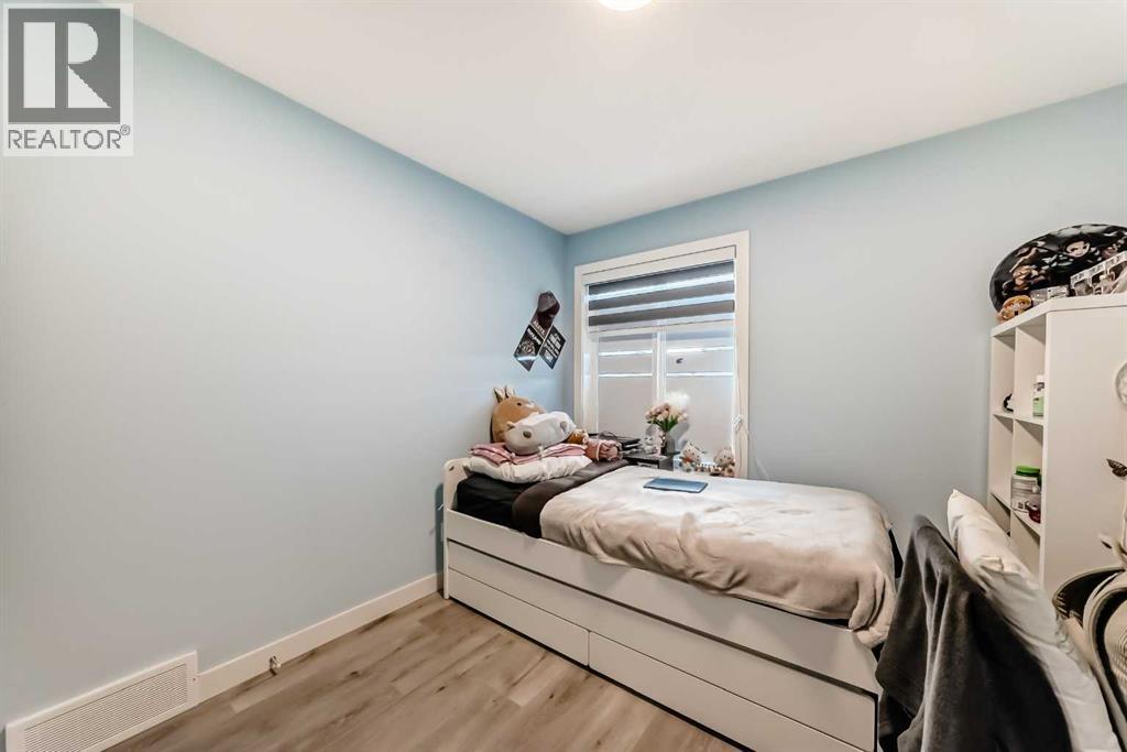 15053 37 Street SW - 27