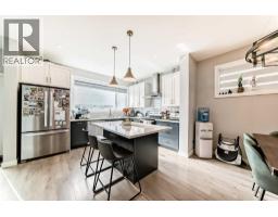 4pc Bathroom - 15053 37 Street Sw, Calgary, AB T2Y0R5 Photo 6