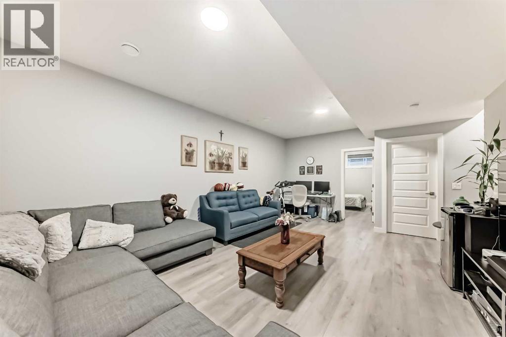 15053 37 Street SW - 34
