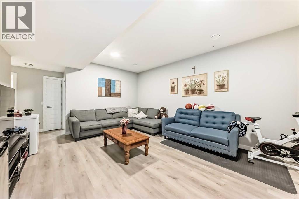15053 37 Street SW - 35