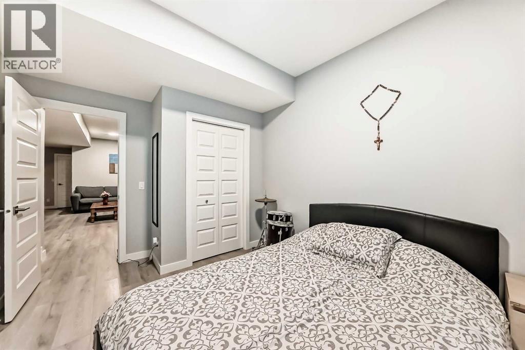 15053 37 Street SW - 38