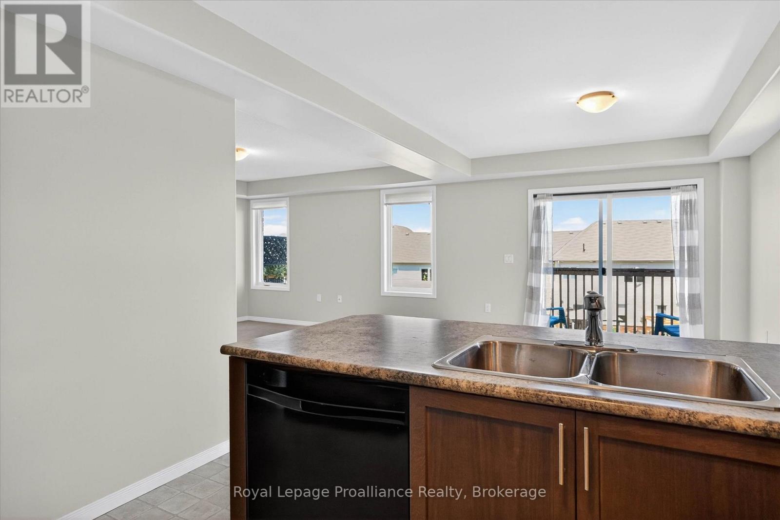266 LOUDEN TERRACE - 10