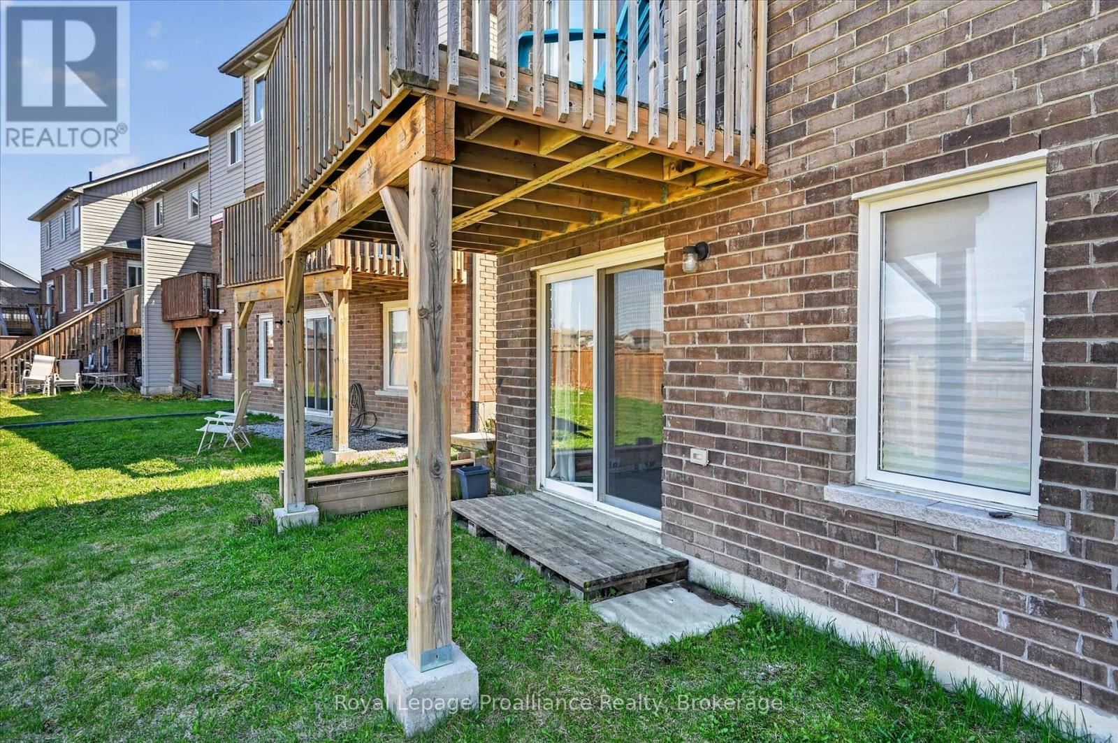 266 LOUDEN TERRACE - 34