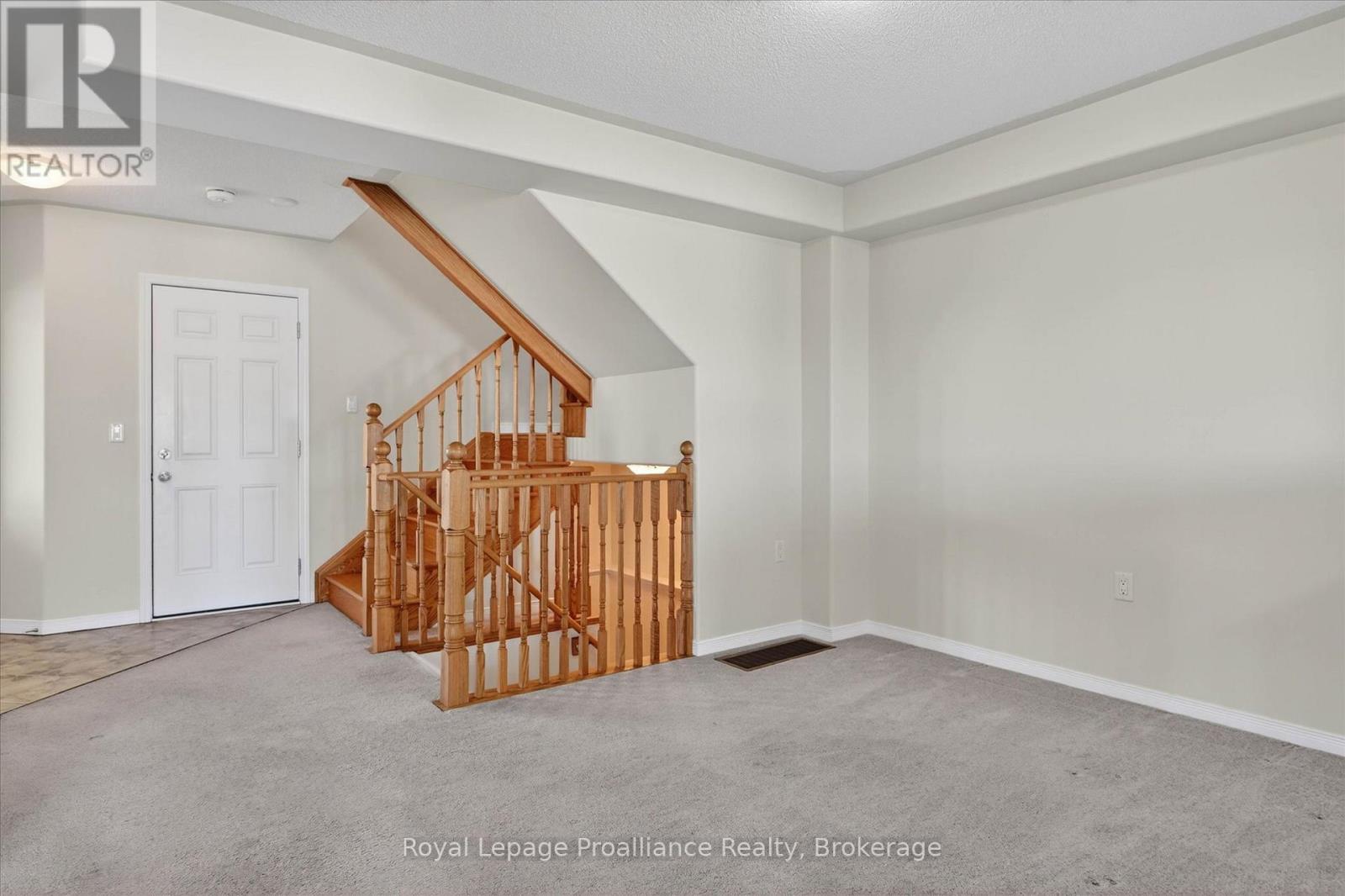 266 LOUDEN TERRACE - 6