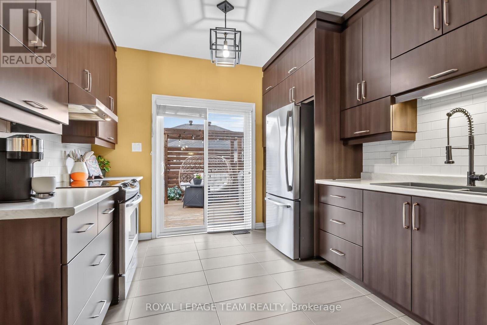143 ST MALO PLACE - 10