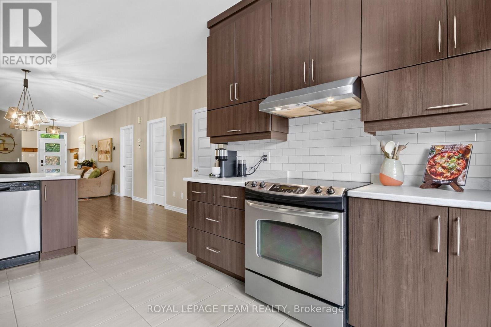 143 ST MALO PLACE - 11