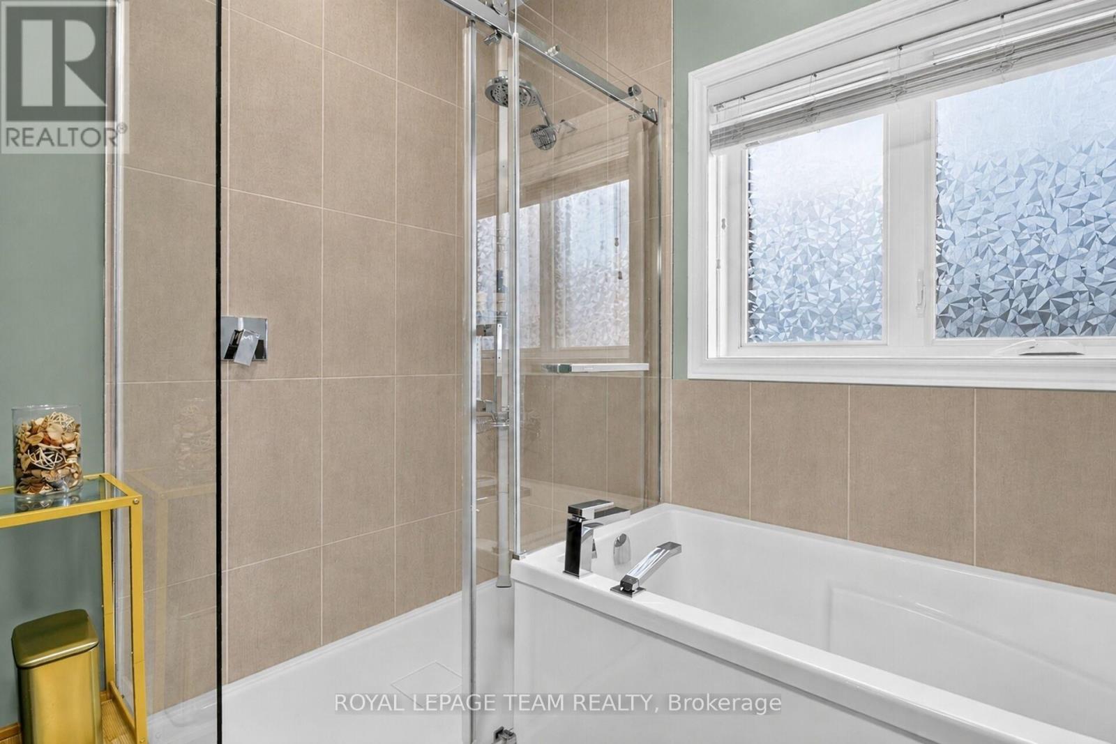 143 ST MALO PLACE - 17