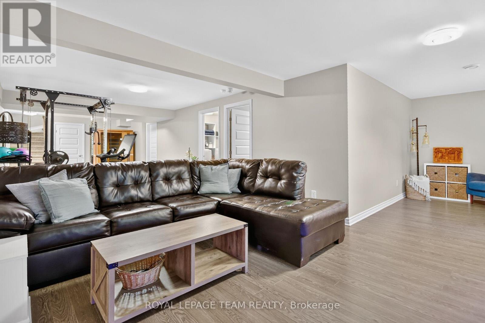 143 ST MALO PLACE - 21