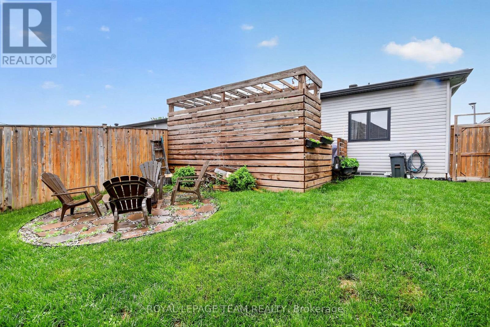 143 ST MALO PLACE - 32