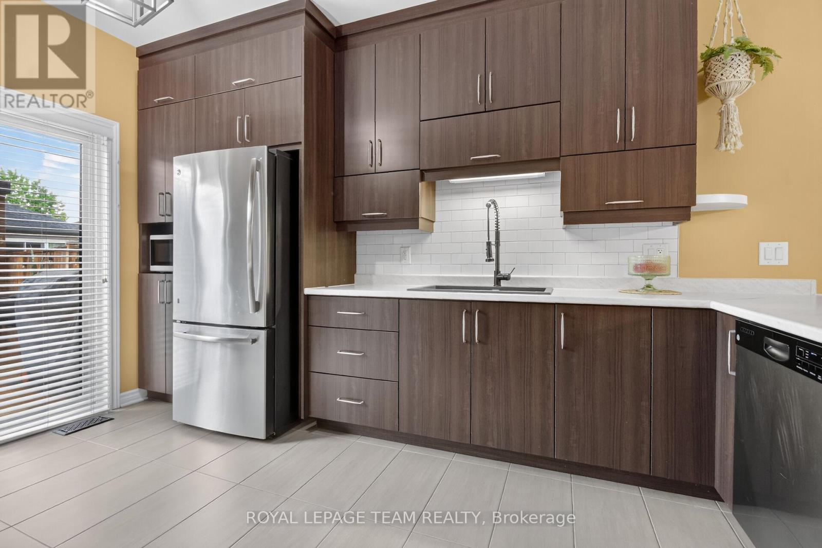 143 ST MALO PLACE - 9