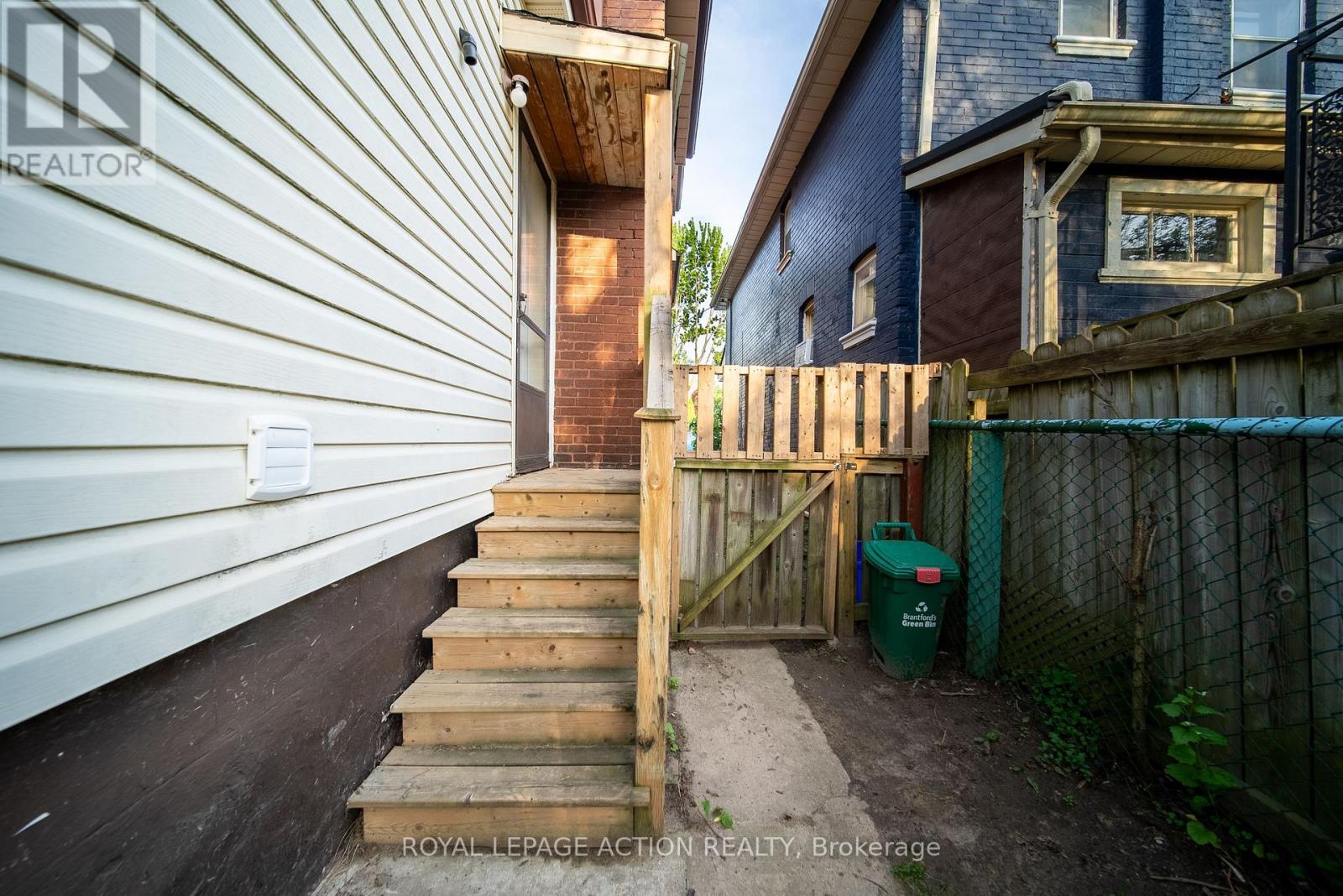 20 WELLS AVENUE - 13