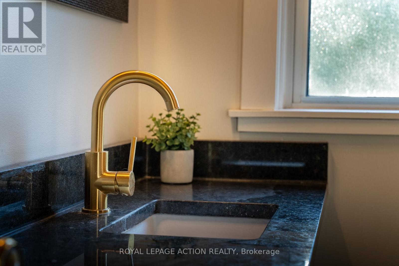 20 WELLS AVENUE - 15