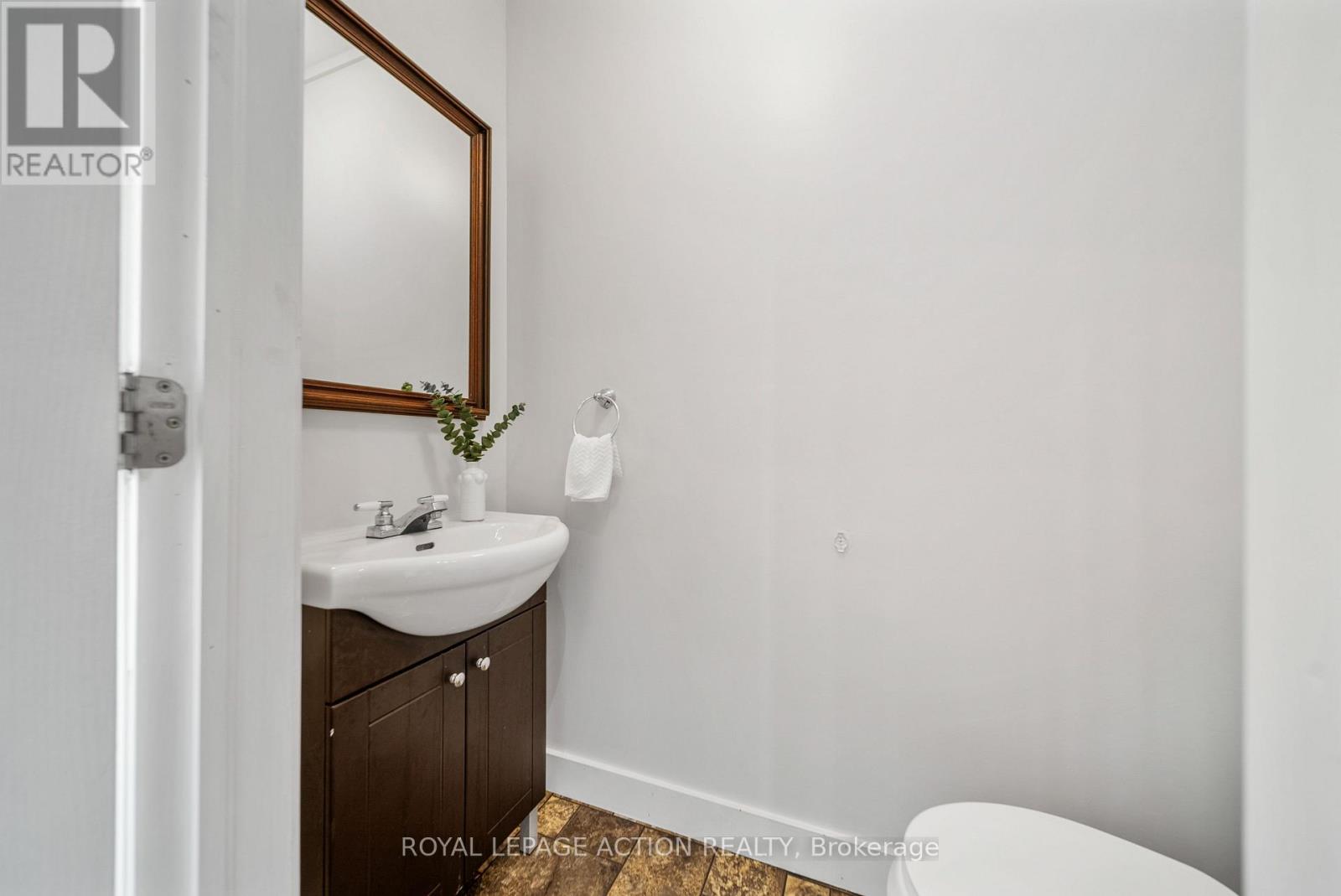 20 WELLS AVENUE - 16