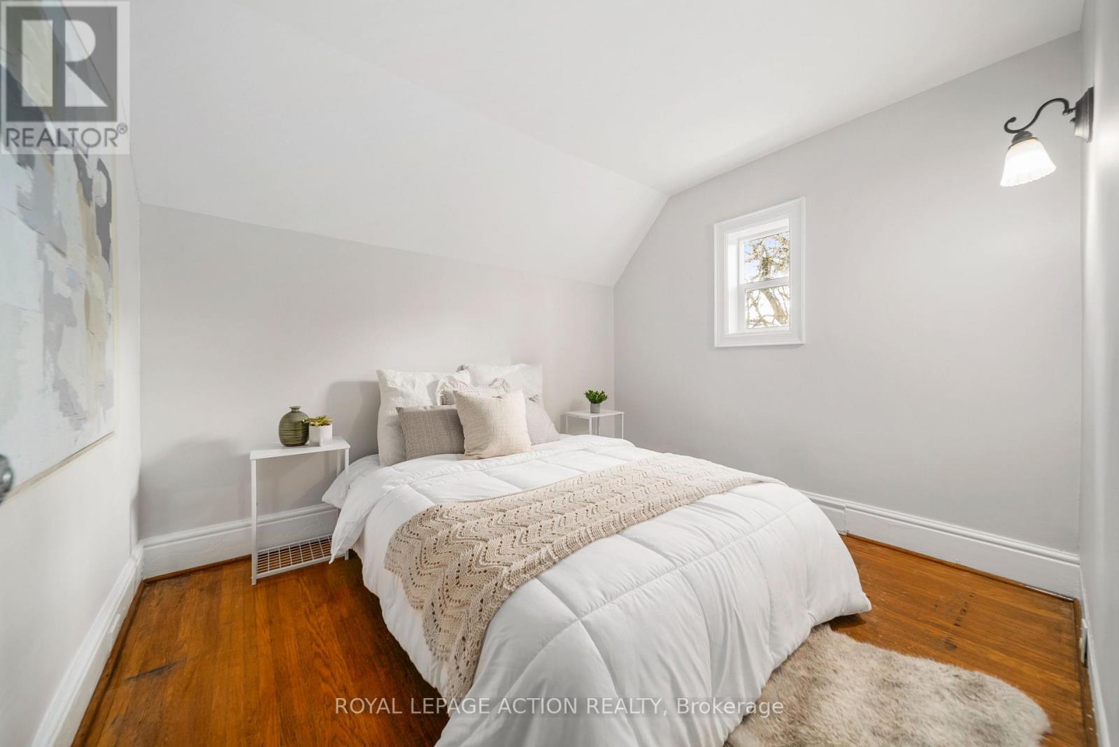 20 WELLS AVENUE - 18