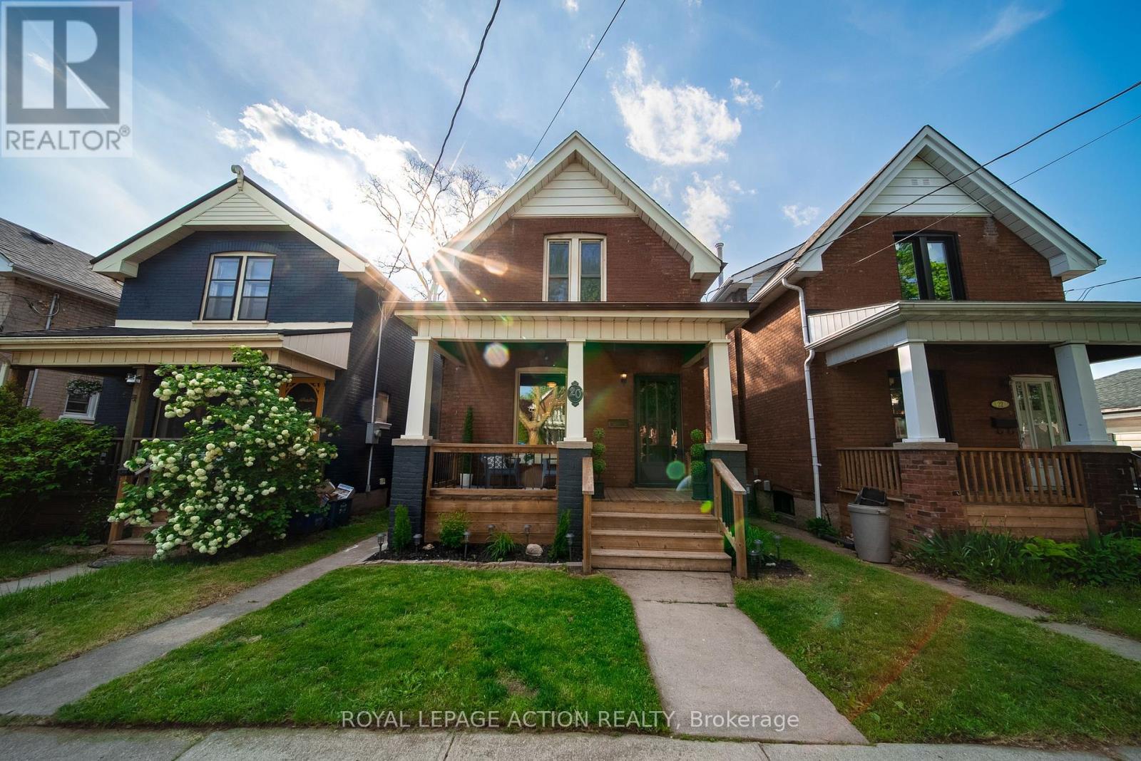20 WELLS AVENUE - 4