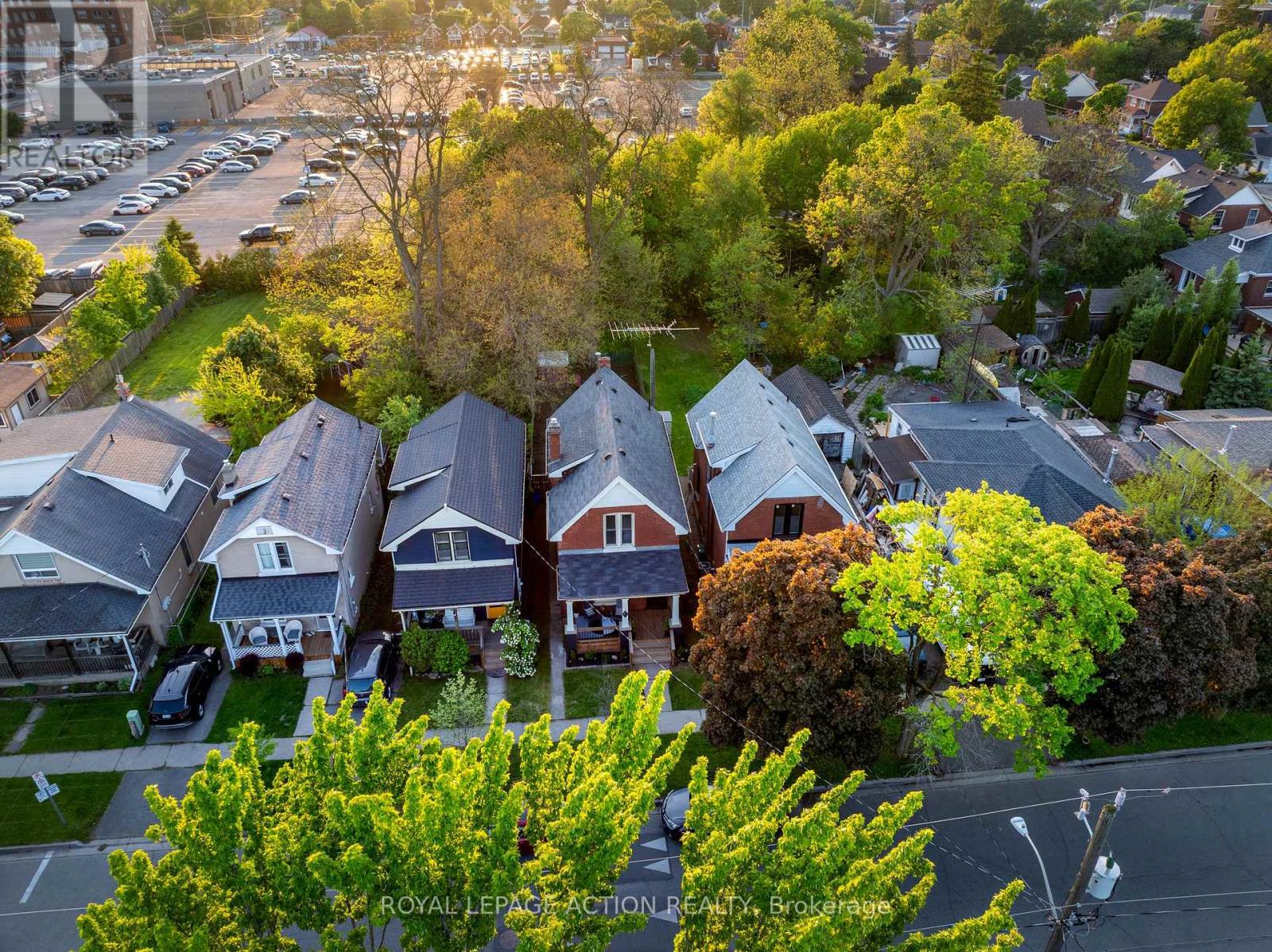20 WELLS AVENUE - 8