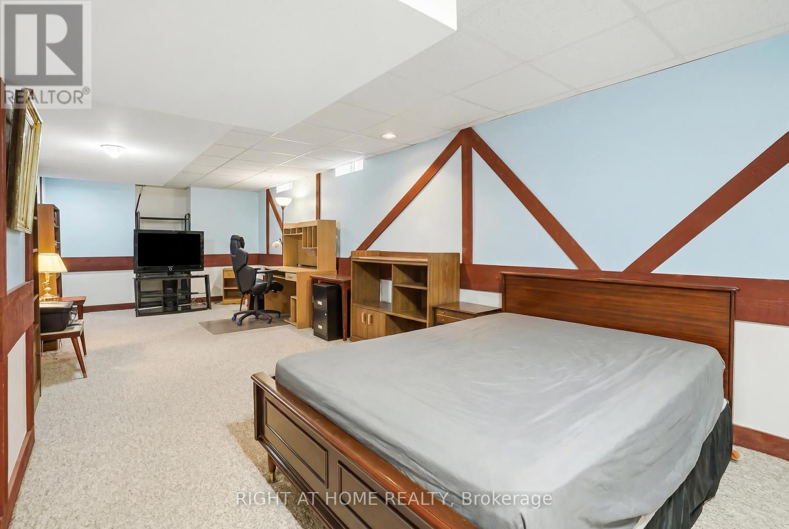 33 STEVENS DRIVE - 32