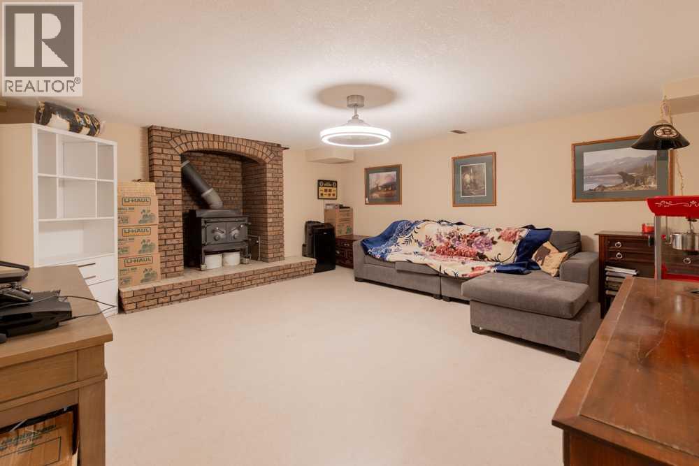 214 3 Street W - 22