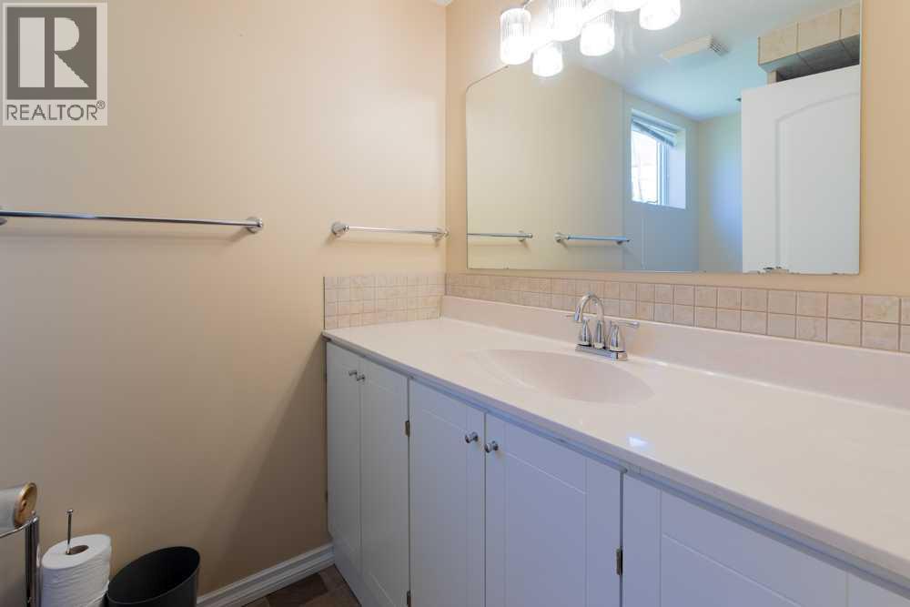 214 3 Street W - 26