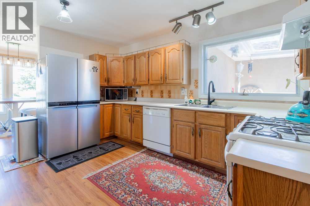214 3 Street W - 6