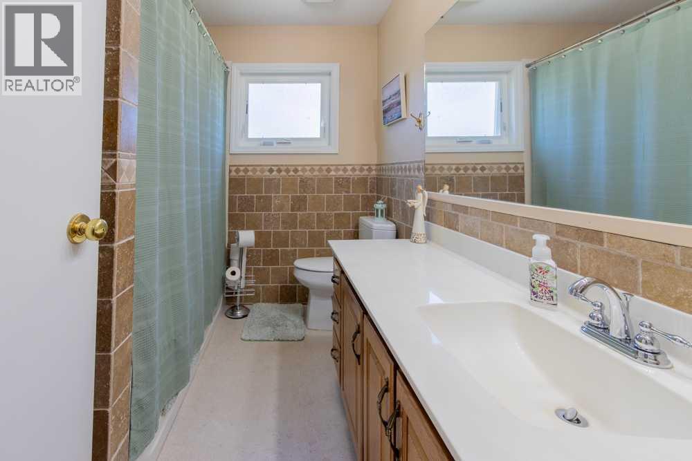 214 3 Street W - 19