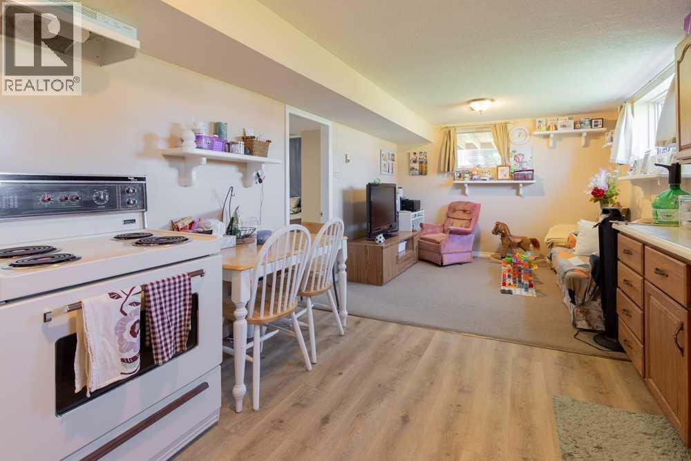 214 3 Street W - 35