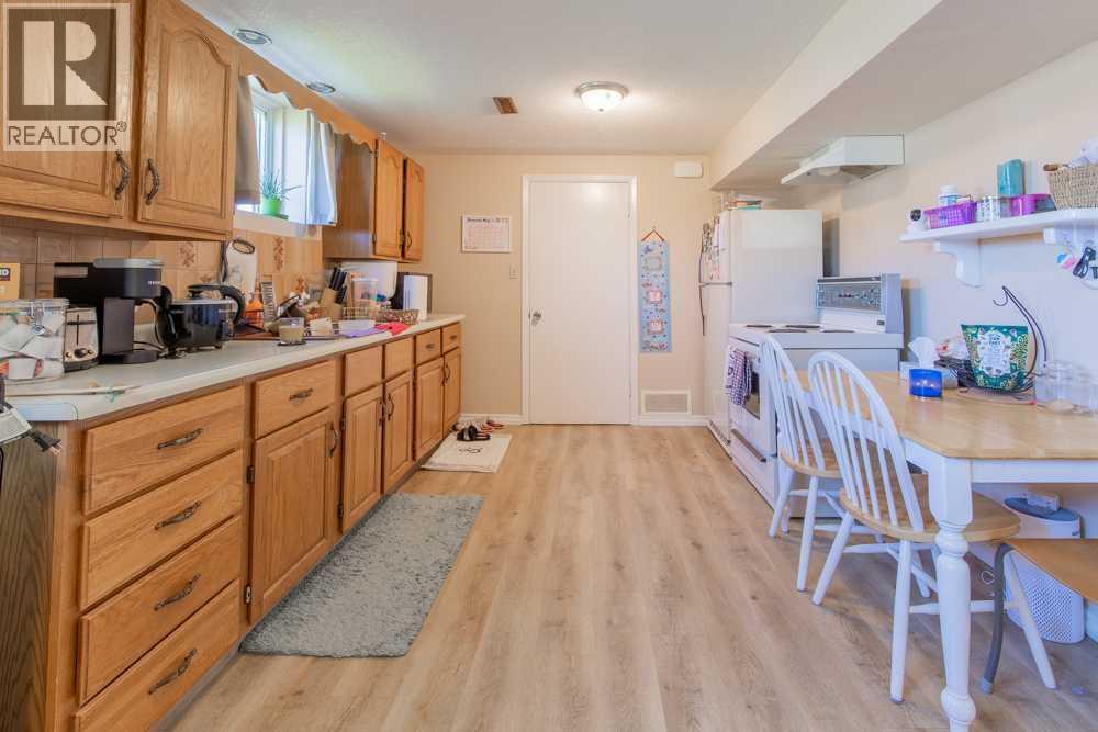 214 3 Street W - 37