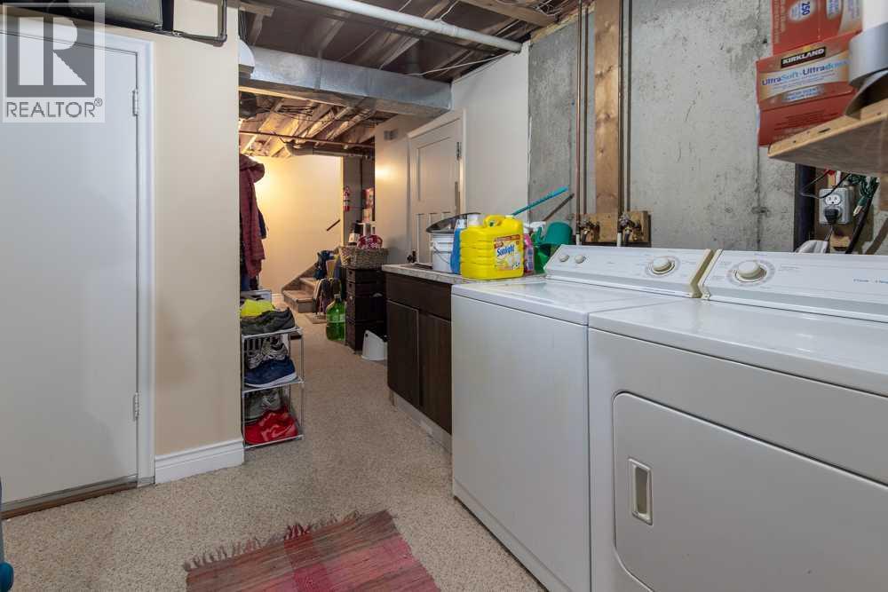 214 3 Street W - 34