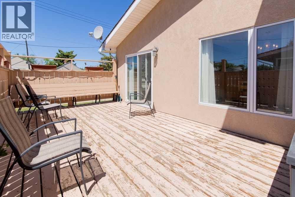 214 3 Street W - 43