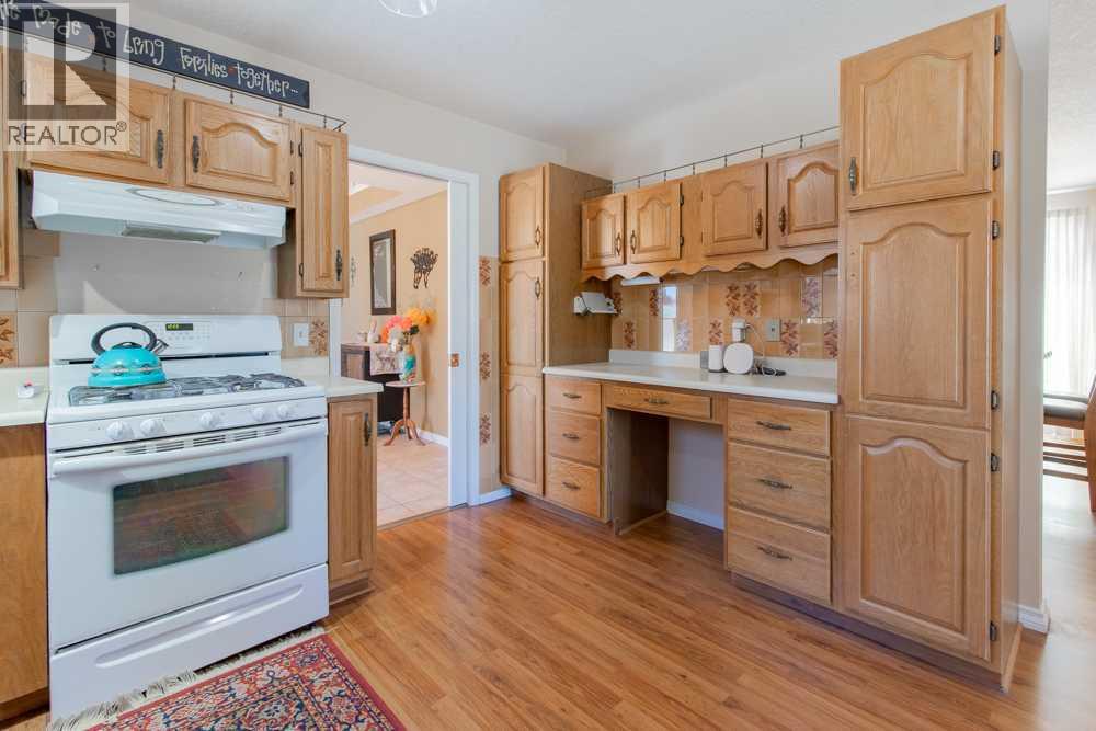 214 3 Street W - 8