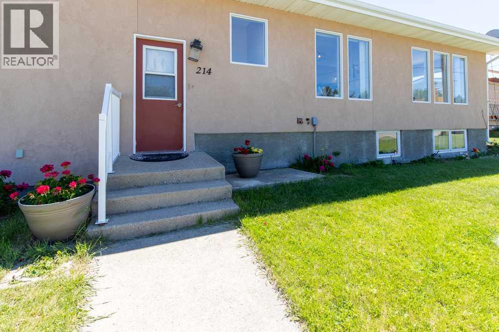 214 3 Street W - 31