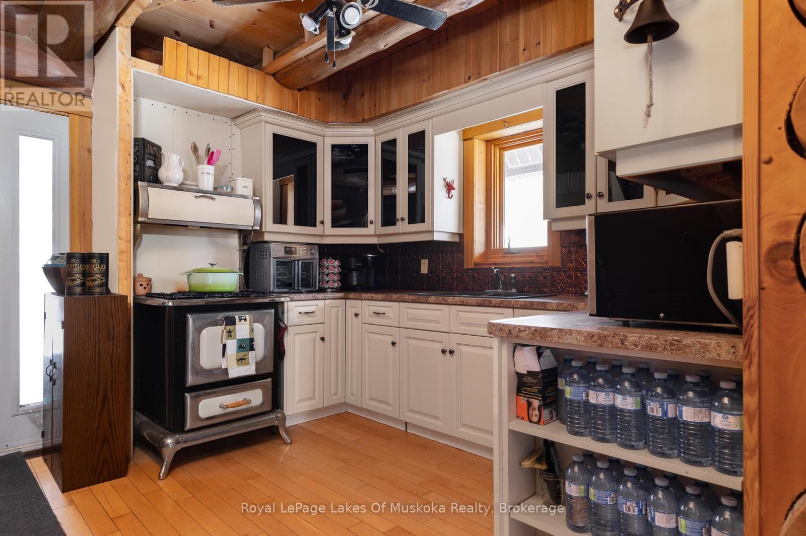 259 LAKESHORE ROAD - 15