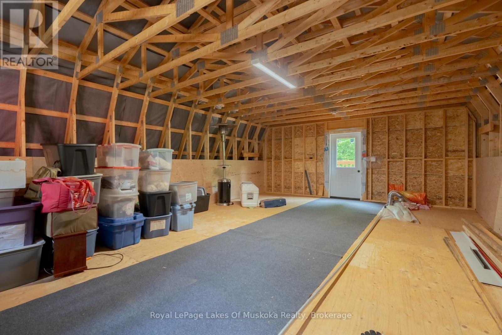 259 LAKESHORE ROAD - 32