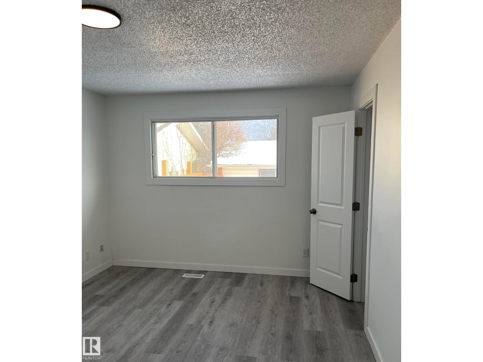 4315 42 ST — photo 16