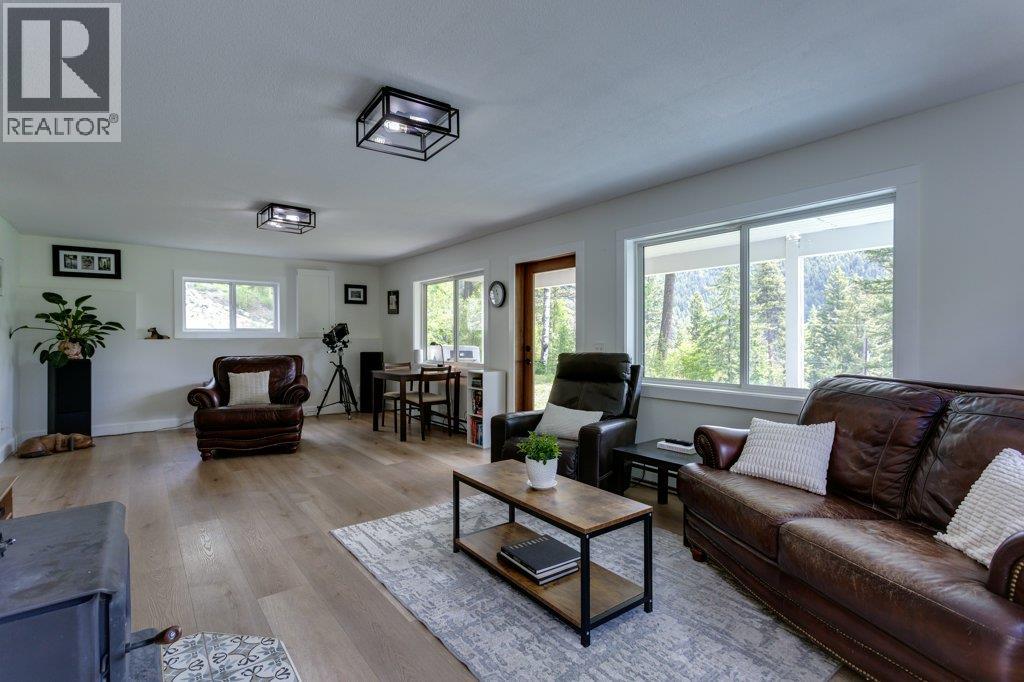 370 Philpott Road, Kelowna