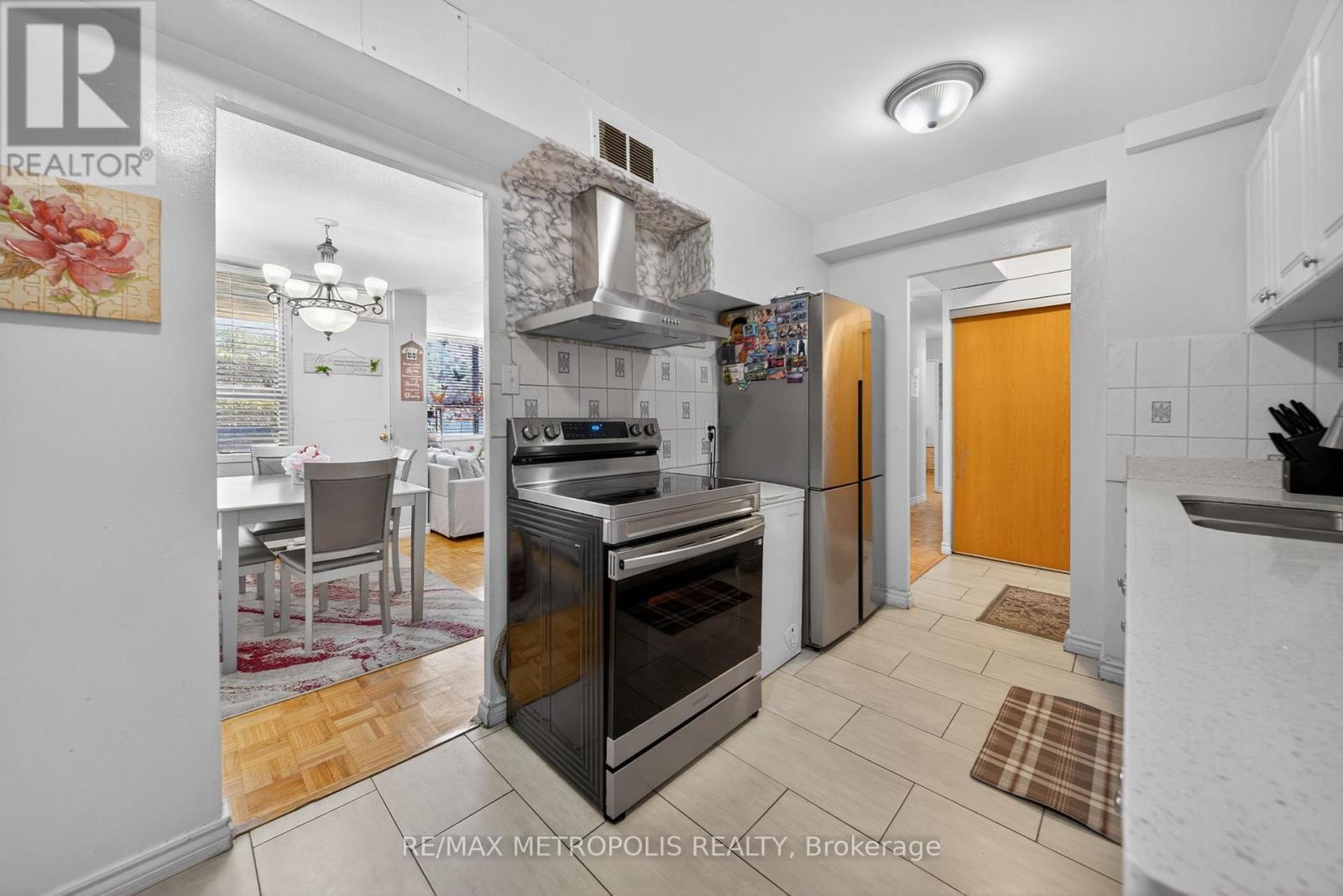 #104 2825 ISLINGTON AVENUE - 10