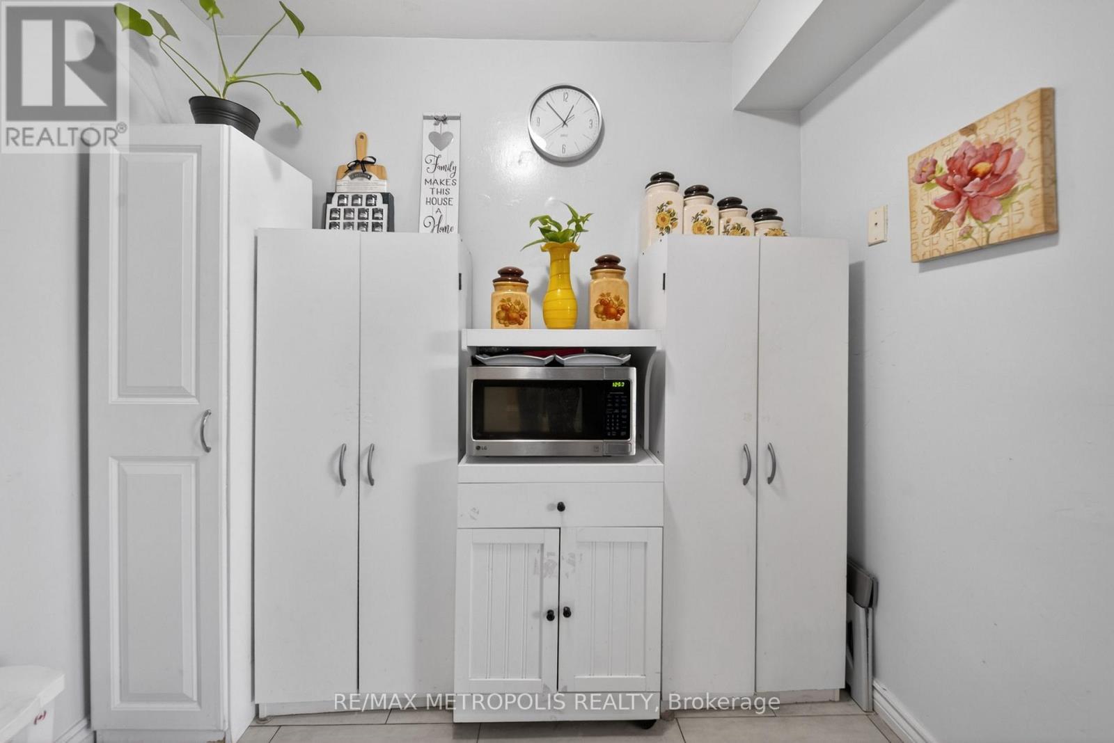 #104 2825 ISLINGTON AVENUE - 11