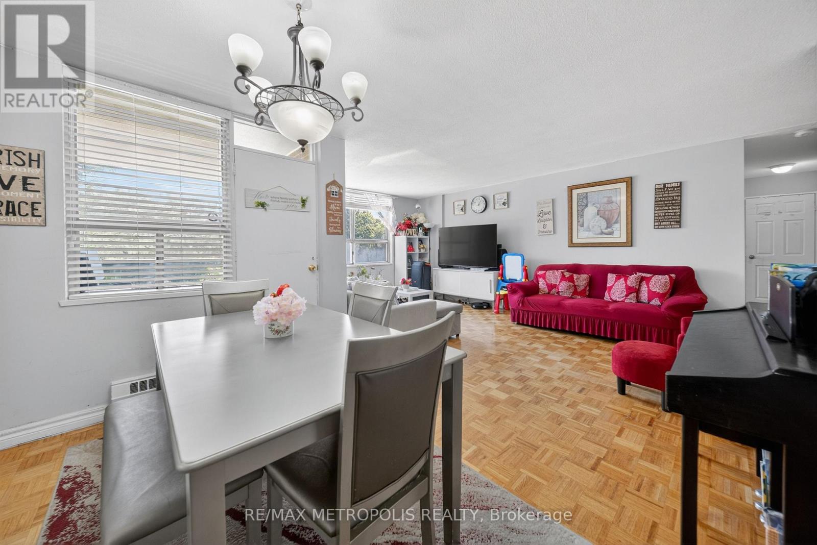 #104 2825 ISLINGTON AVENUE - 17