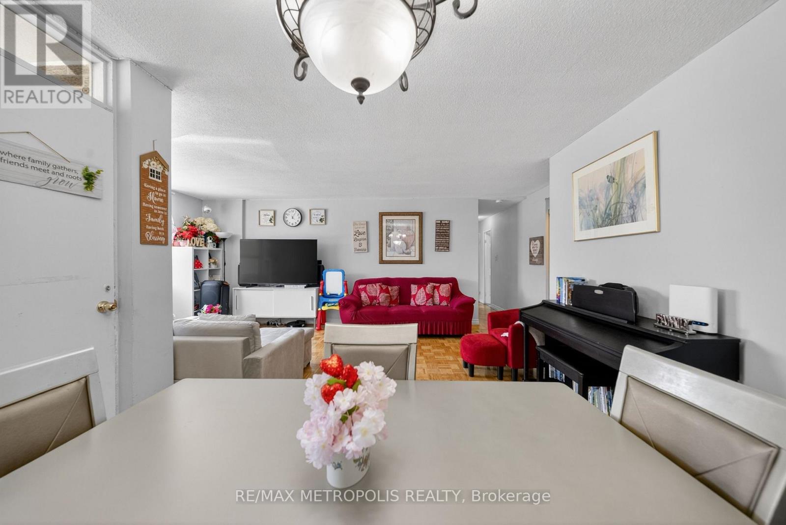 #104 2825 ISLINGTON AVENUE - 18