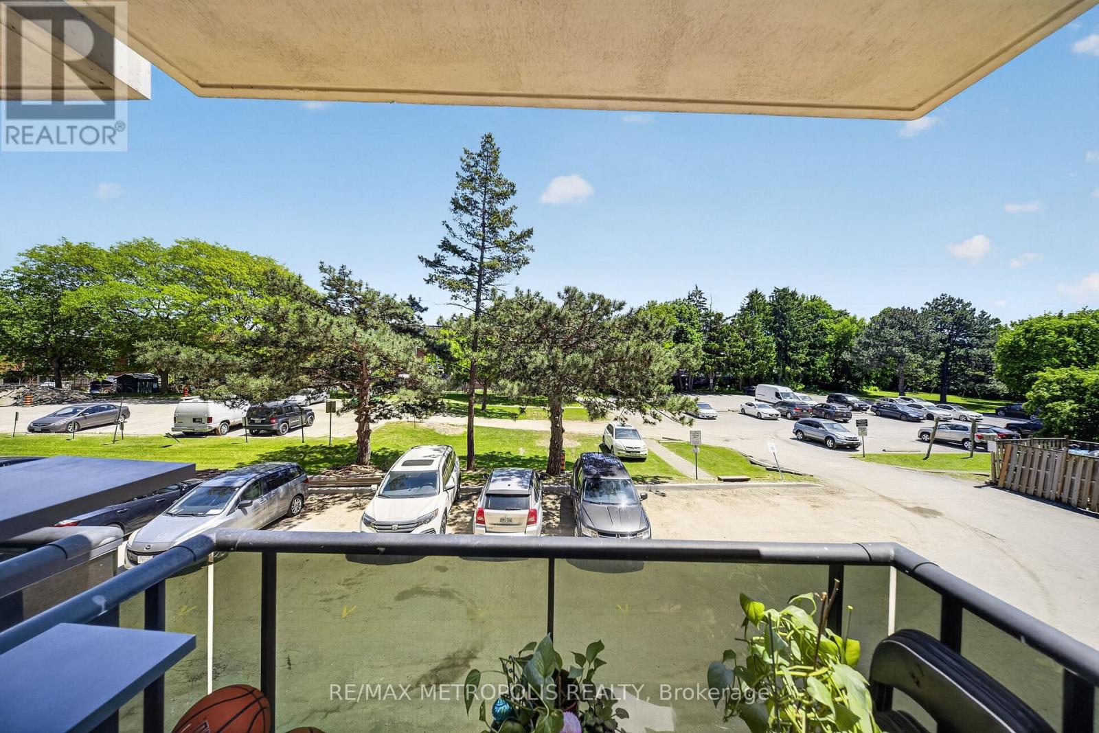 #104 2825 ISLINGTON AVENUE - 21