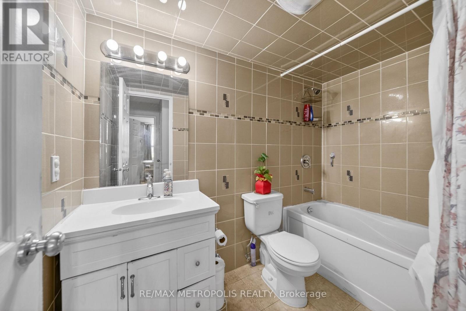 #104 2825 ISLINGTON AVENUE - 22