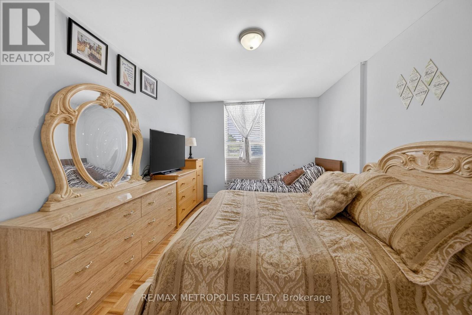 #104 2825 ISLINGTON AVENUE - 24