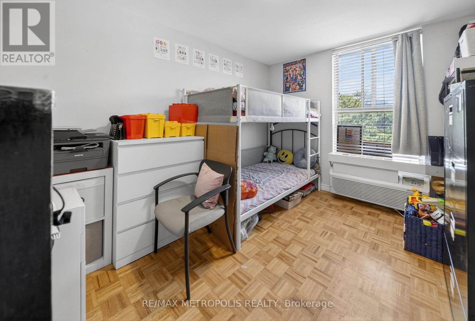#104 2825 ISLINGTON AVENUE - 27