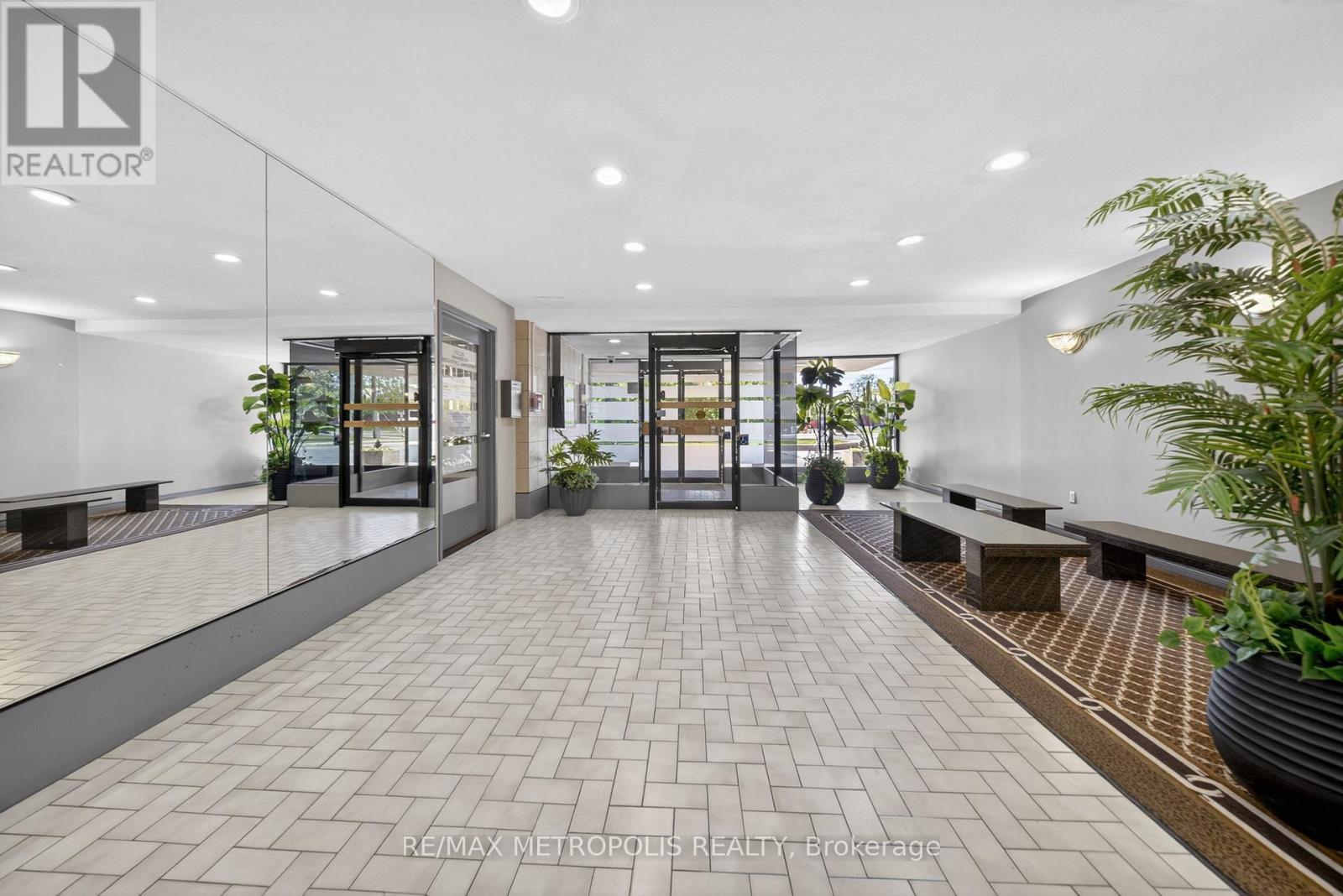 #104 2825 ISLINGTON AVENUE - 30