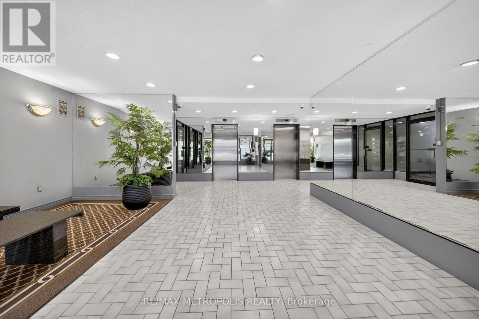 #104 2825 ISLINGTON AVENUE - 31