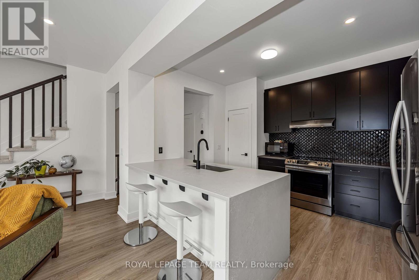 2 Bed, 2 Bath House for Sale in Ottawa – 305 SQUADRON CRESCENT, Ottawa – MLS# X13453198 - Image 10